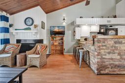 251 Driftwood Lane photo 4