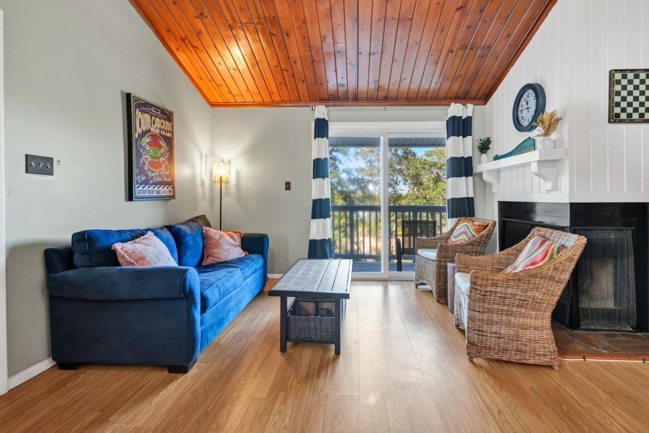 251 Driftwood Lane Photo 4