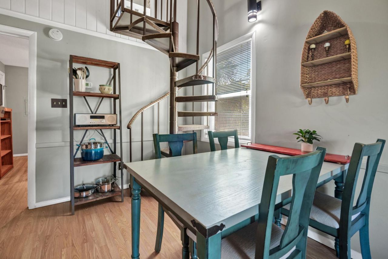 251 Driftwood Lane Photo 5