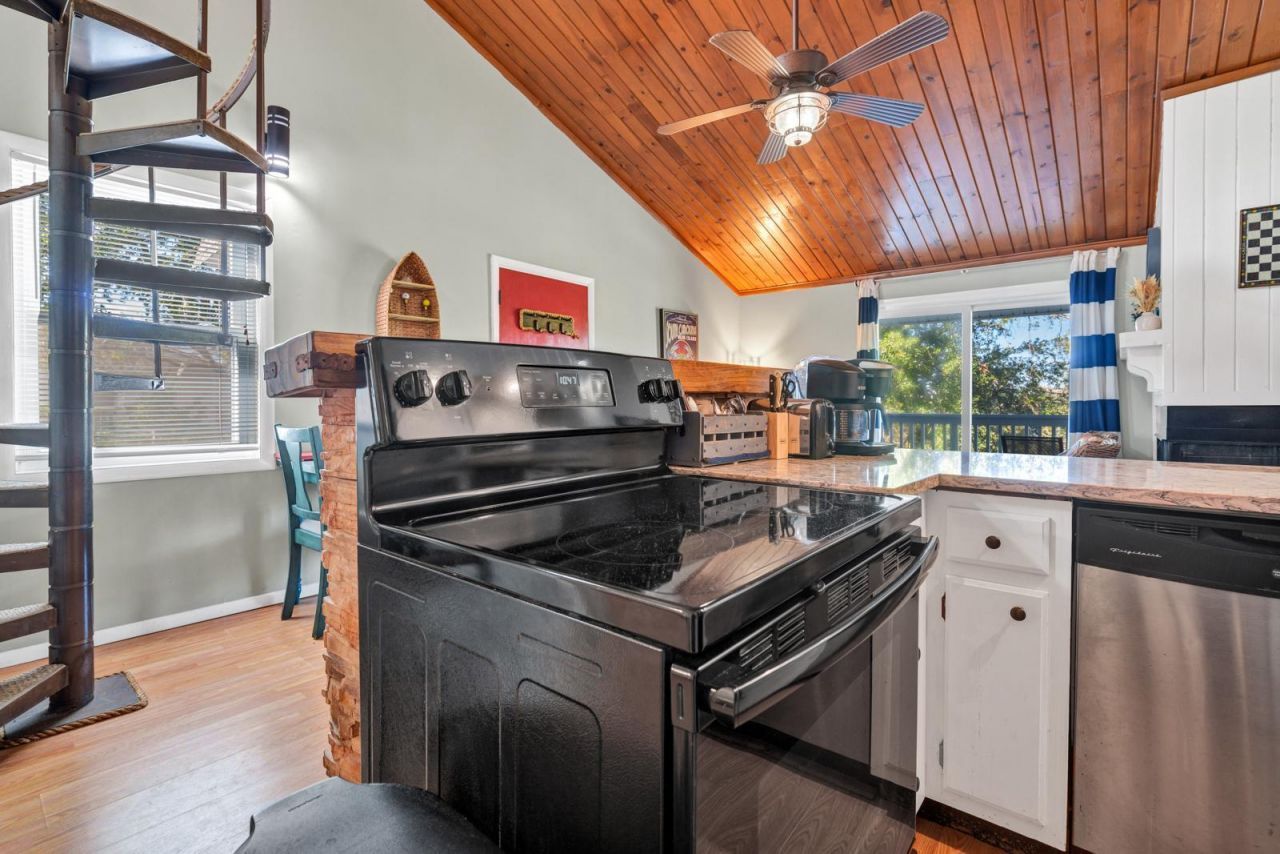 251 Driftwood Lane Photo 6