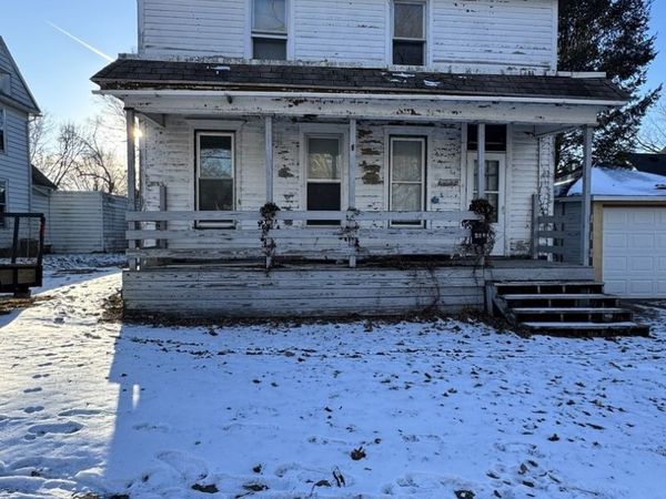 409 College Avenue, Dixon, IL 61021