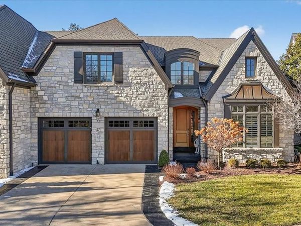 27 Bonhomme Grove Court, Chesterfield, MO 63017