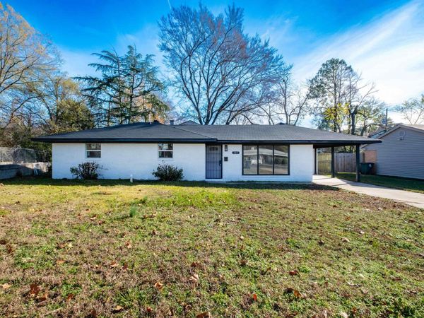 307 Sunnymeade Dr, Little Rock, AR 72205