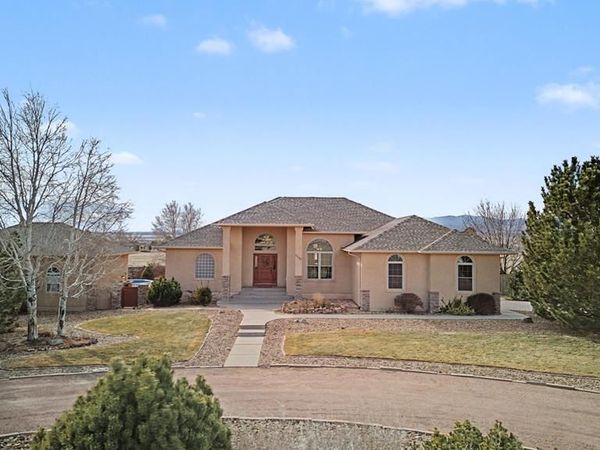 1170 W Loasa Dr, Pueblo, CO 81007
