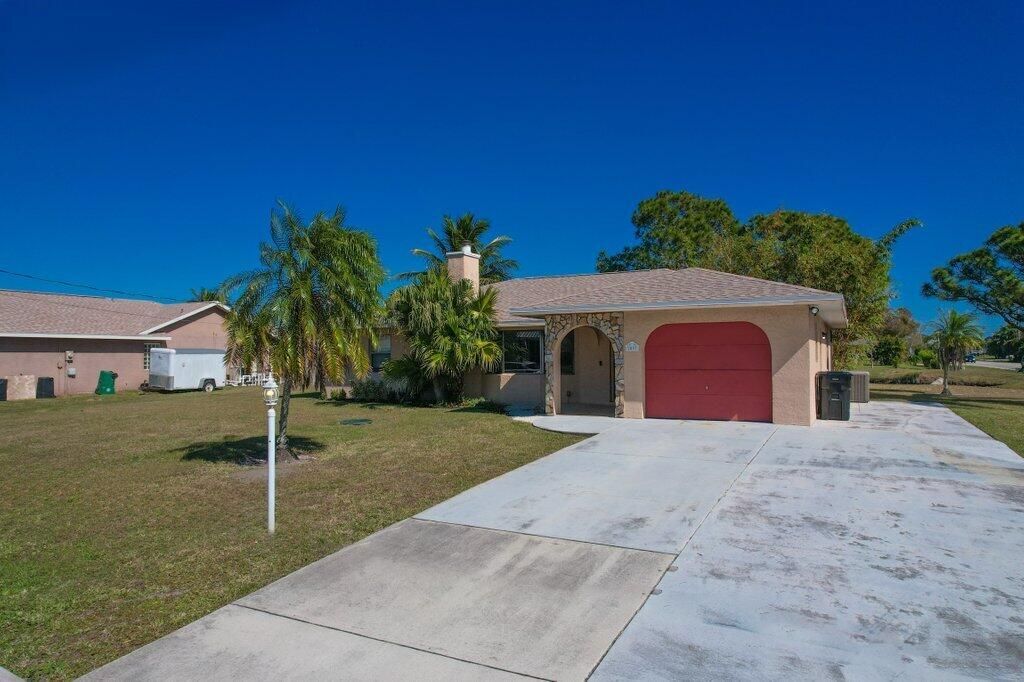 2097 SE Mantua Street, Port Saint Lucie, FL 34952 Photo