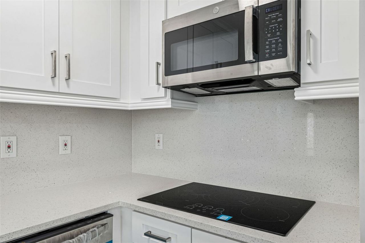 5948 51st Avenue N, Kenneth City, FL 33709 Photo