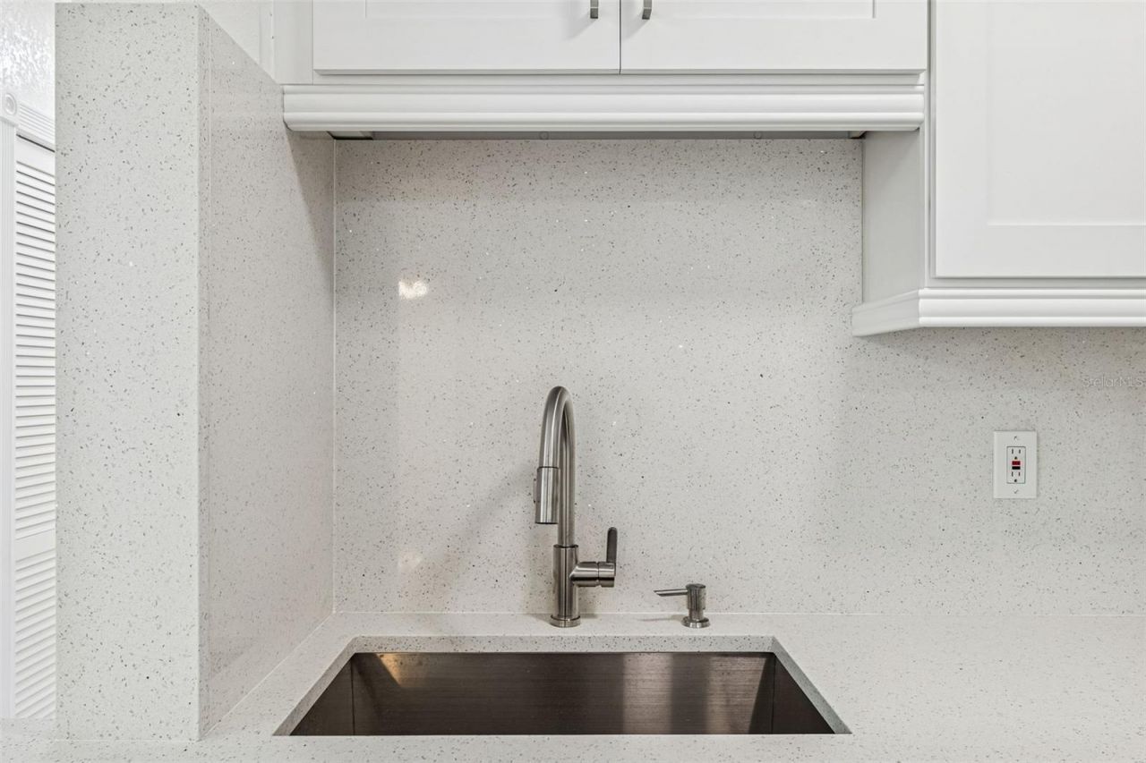 5948 51st Avenue N, Kenneth City, FL 33709 Photo