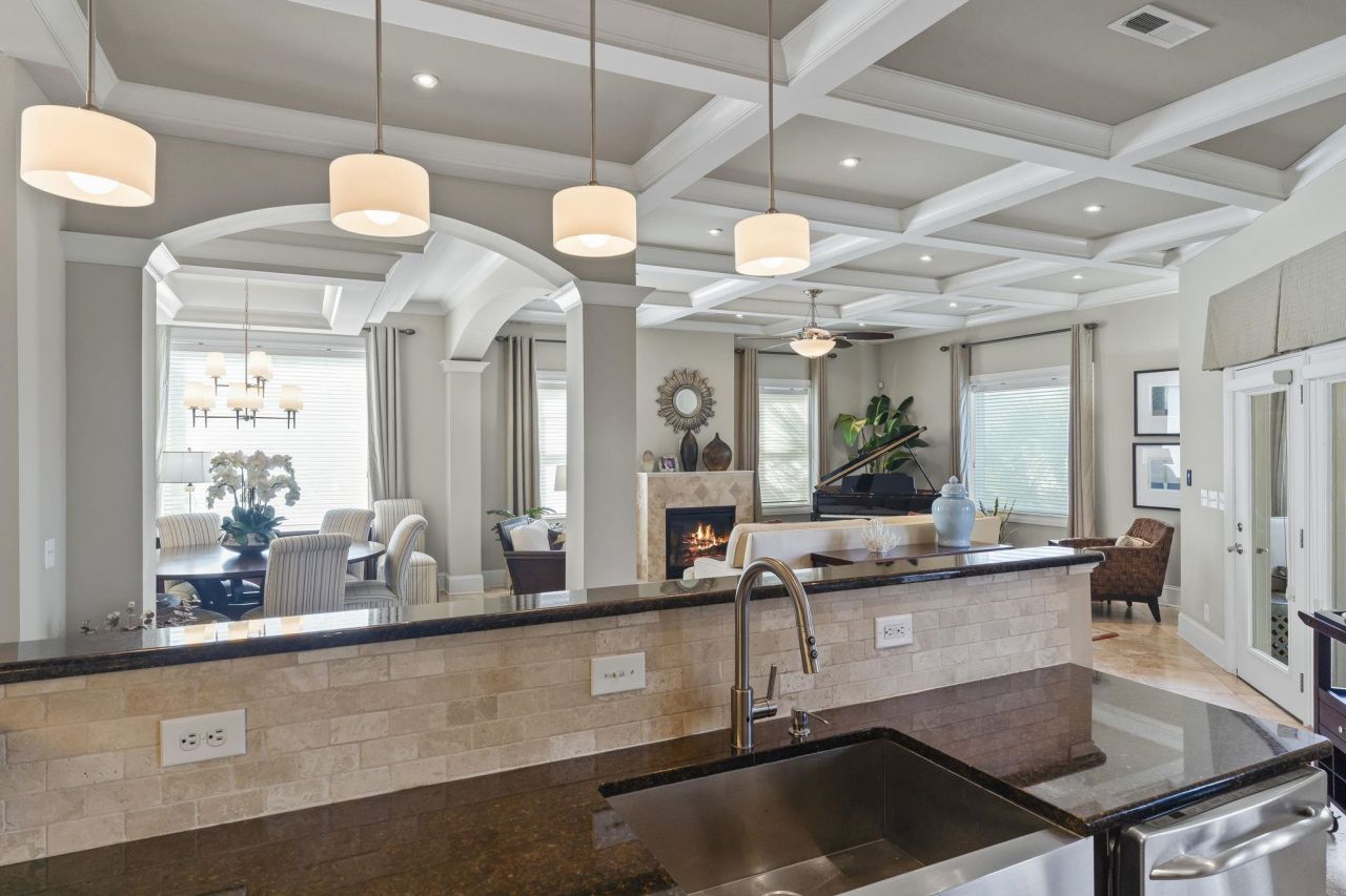 294 Avenue Of The Palms Photo 9