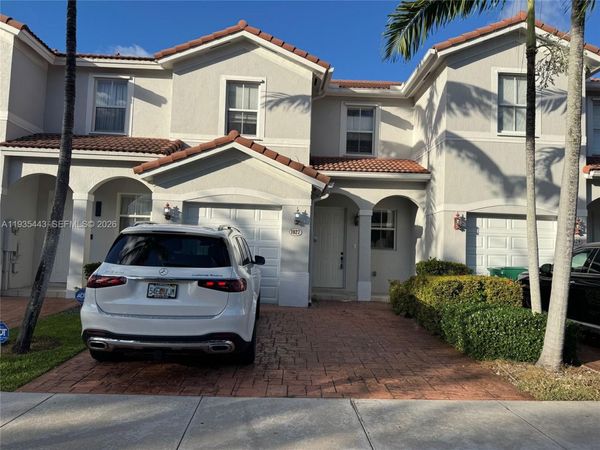 1027 NE 207th St, Unit 1027, Miami, FL 33179
