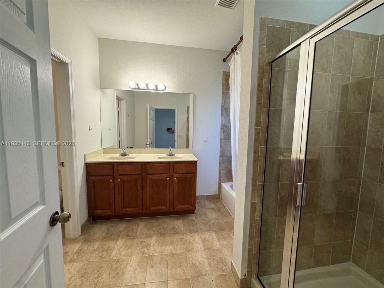 1027 NE 207th St, Unit 1027, Miami, FL 33179 Photo