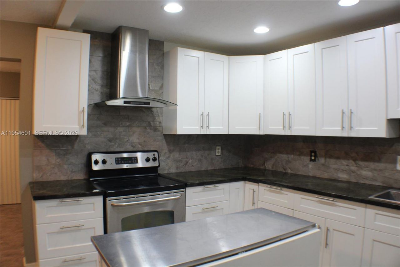 2023 SW 16th Ave, Boynton Beach, FL 33426 Photo