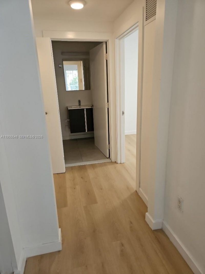 557 Michigan Ave , Unit 211 W/PARK, Miami Beach, FL 33139 Photo