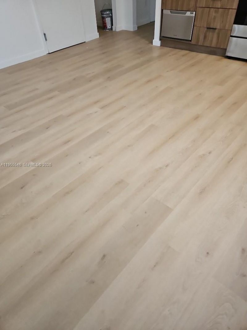 557 Michigan Ave , Unit 211 W/PARK, Miami Beach, FL 33139 Photo