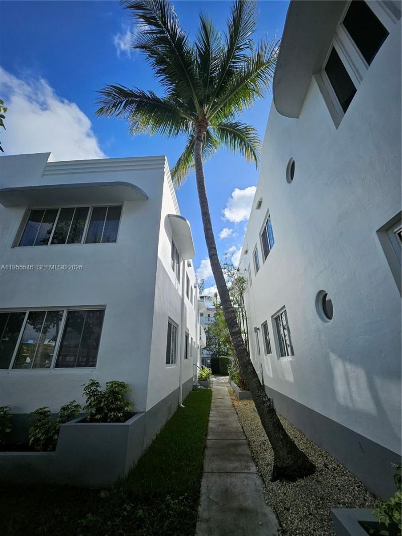557 Michigan Ave , Unit 211 W/PARK, Miami Beach, FL 33139 Photo