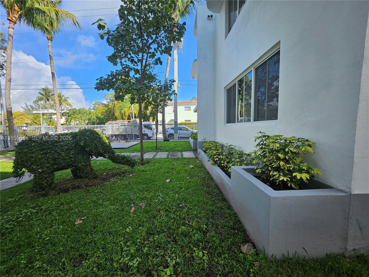 557 Michigan Ave , Unit 211 W/PARK, Miami Beach, FL 33139 Photo