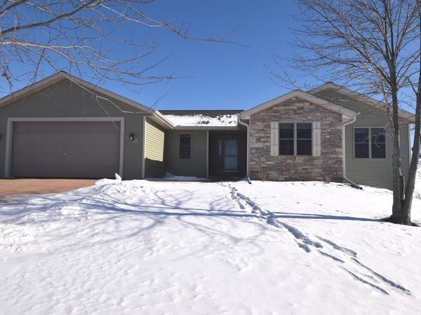 W1401 Valley View COURT, Ixonia, WI 53036