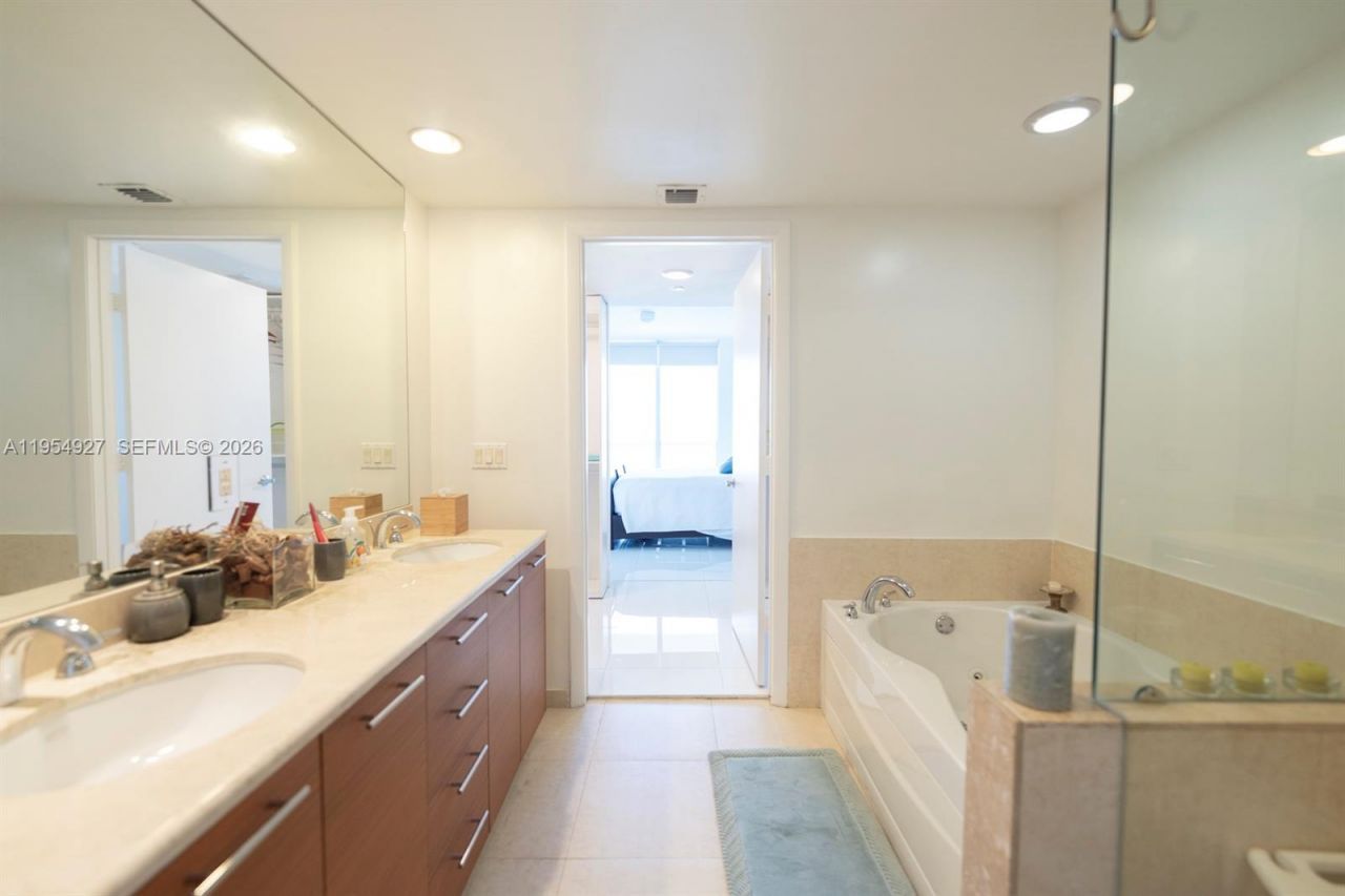 50 Biscayne Blvd , Unit 3702, Miami, FL 33132 Photo