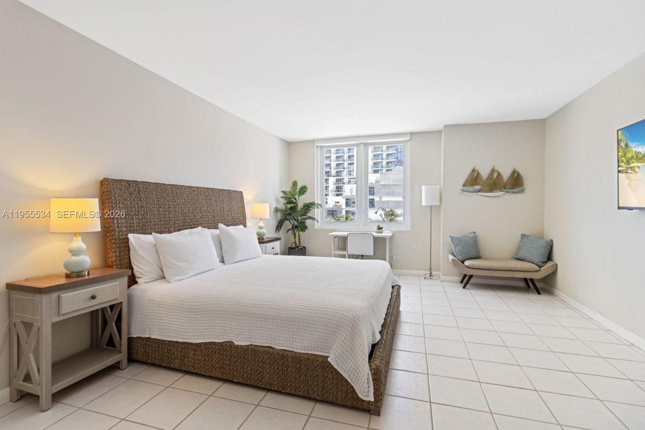 2301 Collins Ave , Unit 404, Miami Beach, FL 33139 Photo