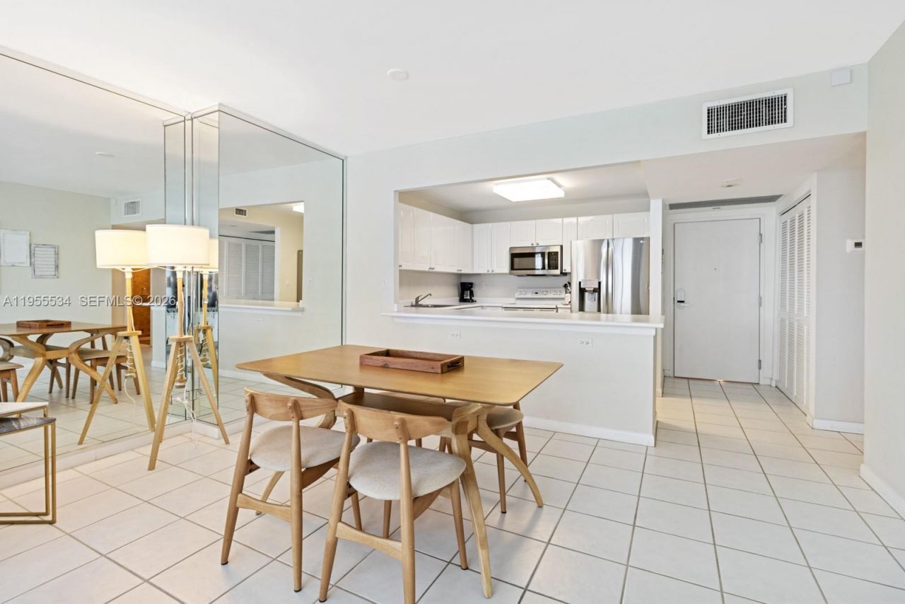 2301 Collins Ave , Unit 404, Miami Beach, FL 33139 Photo