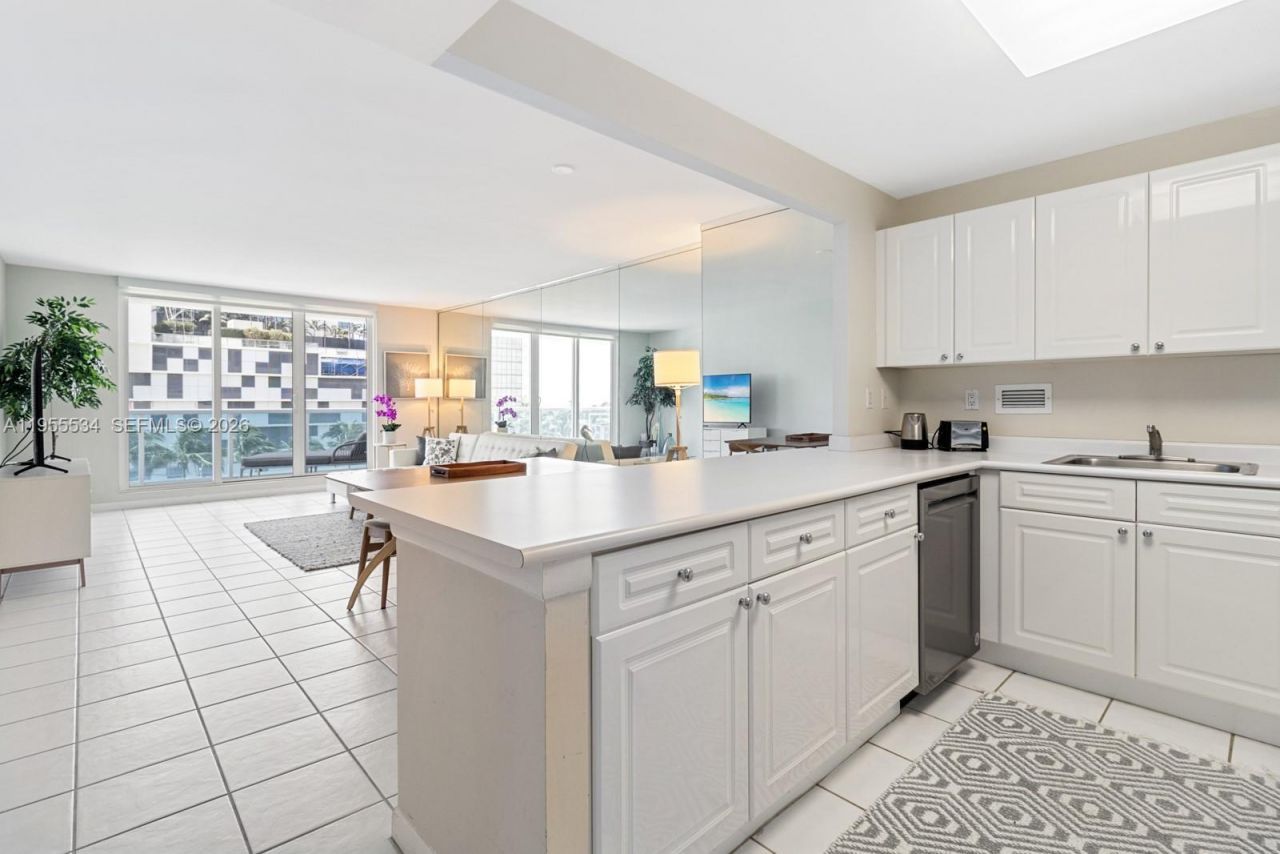 2301 Collins Ave , Unit 404, Miami Beach, FL 33139 Photo