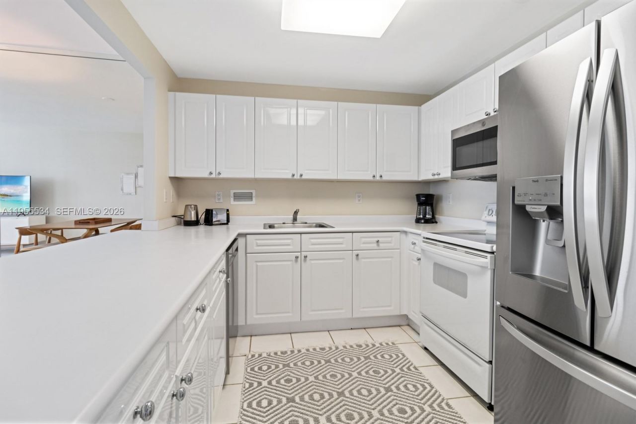 2301 Collins Ave , Unit 404, Miami Beach, FL 33139 Photo