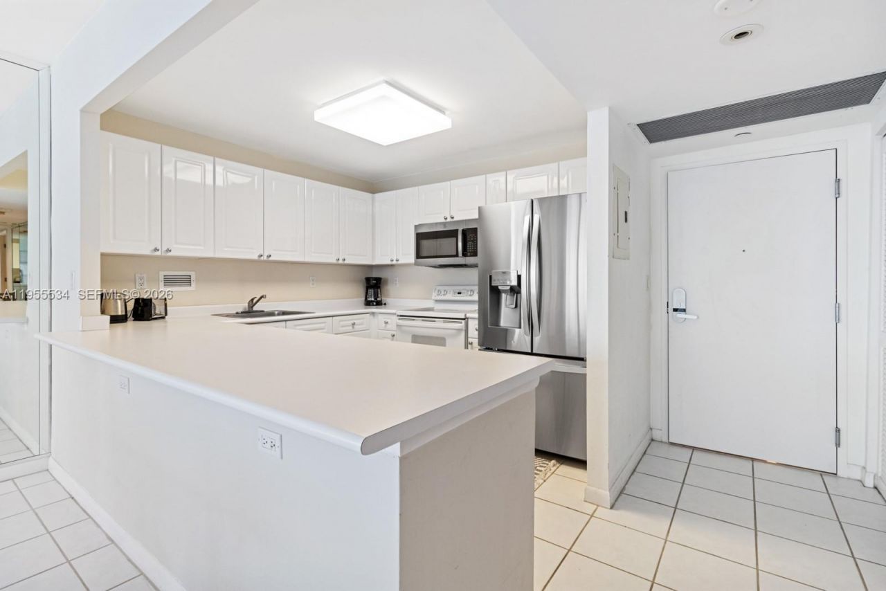 2301 Collins Ave , Unit 404, Miami Beach, FL 33139 Photo