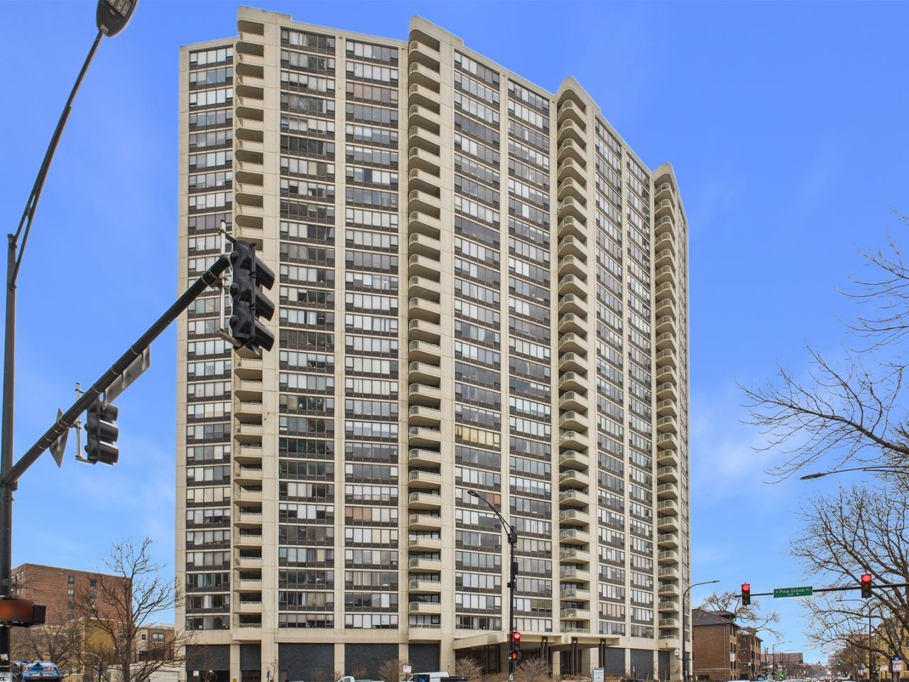 3930 N Pine Grove Avenue, Unit 2516, Chicago, IL 60613 Main Photo