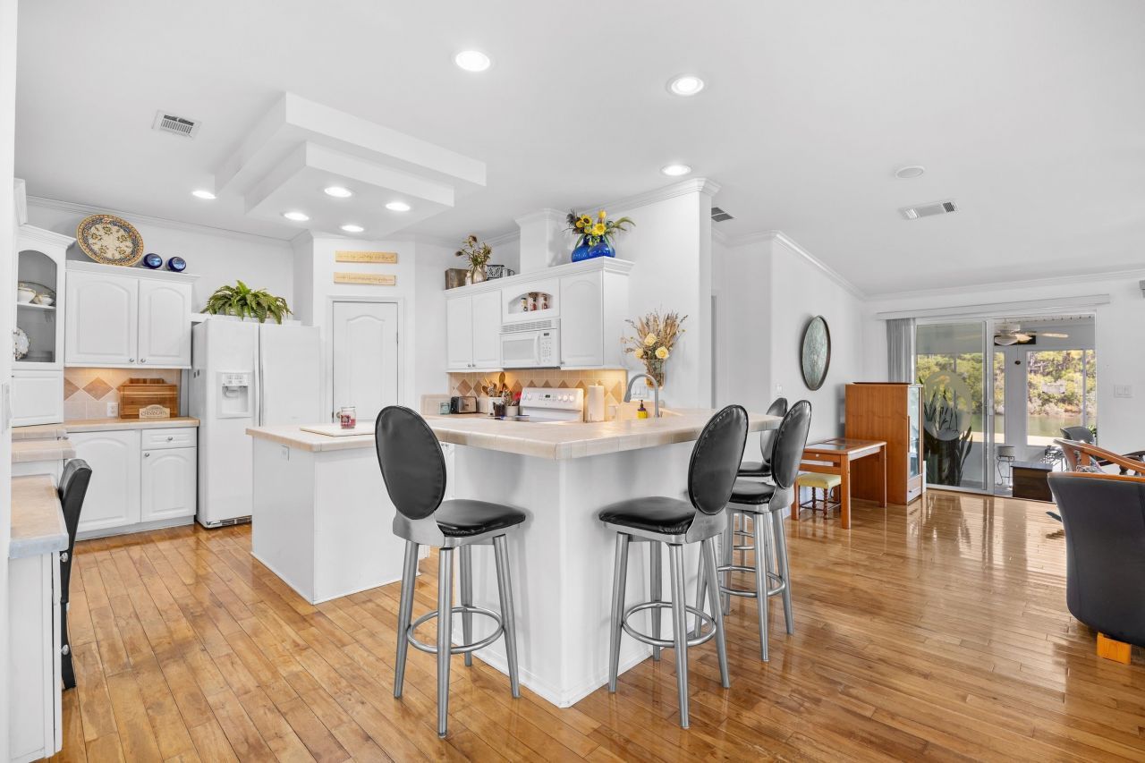 141 Lakeside Crossing Dr. Photo 10