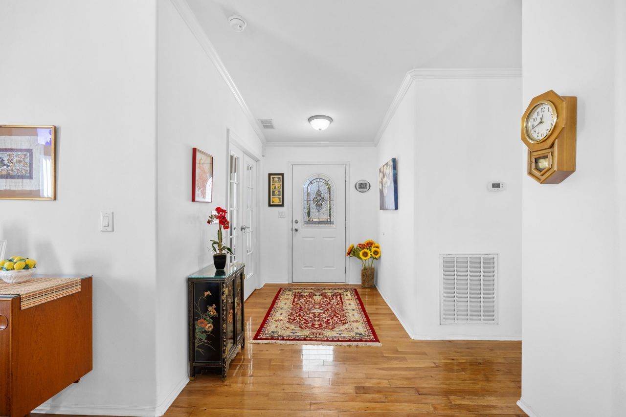 141 Lakeside Crossing Dr. Photo 4