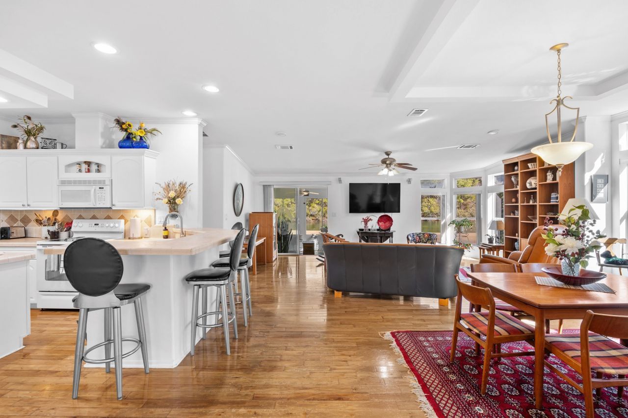 141 Lakeside Crossing Dr. Photo 5