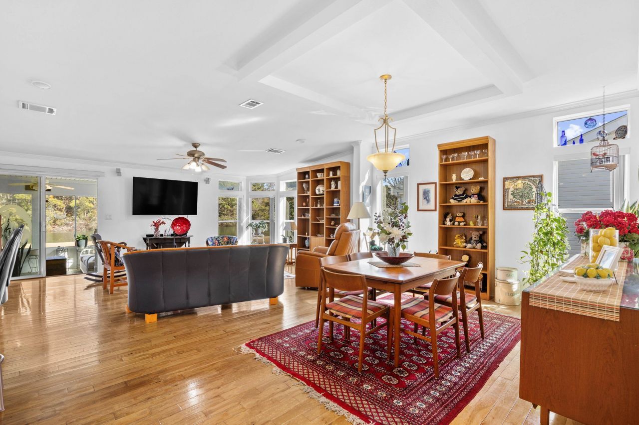 141 Lakeside Crossing Dr. Photo 6