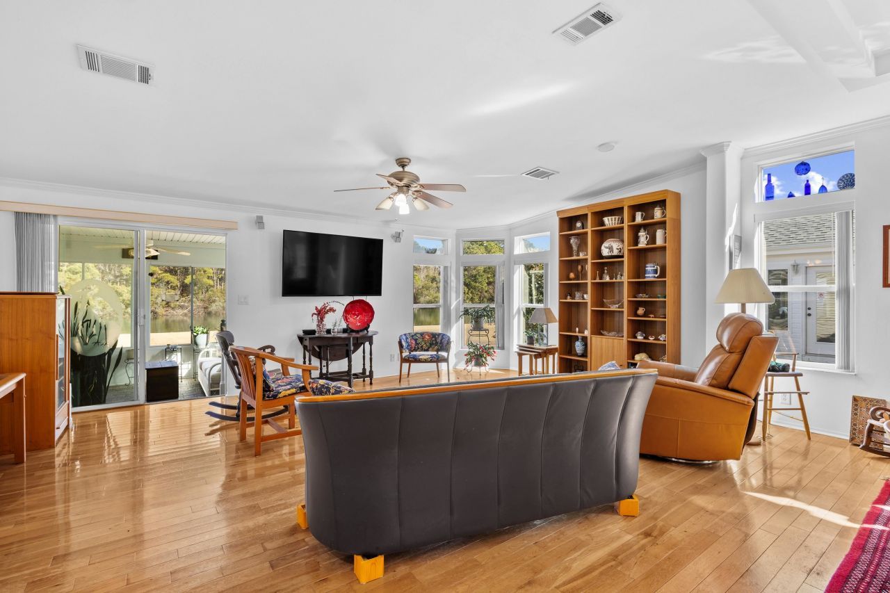 141 Lakeside Crossing Dr. Photo 8