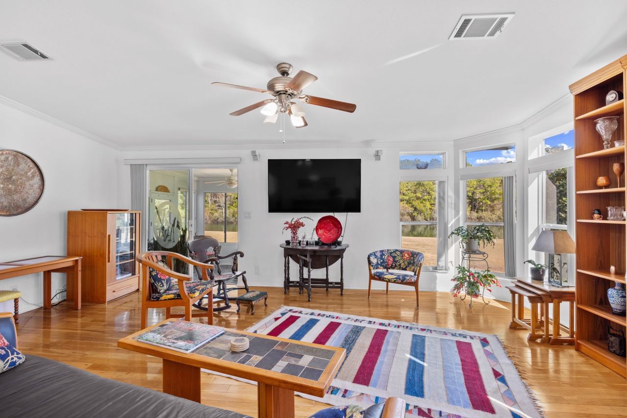 141 Lakeside Crossing Dr. Photo 9