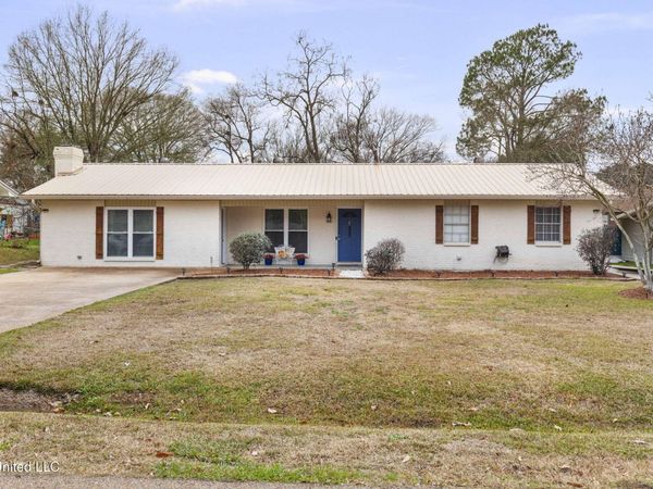 203 NW 4th Street, Flora, MS 39071