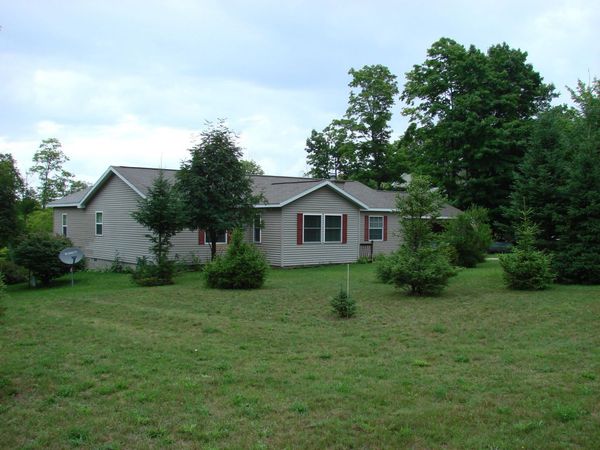 21652 Ridge Road, Grand Marais, MI 49839
