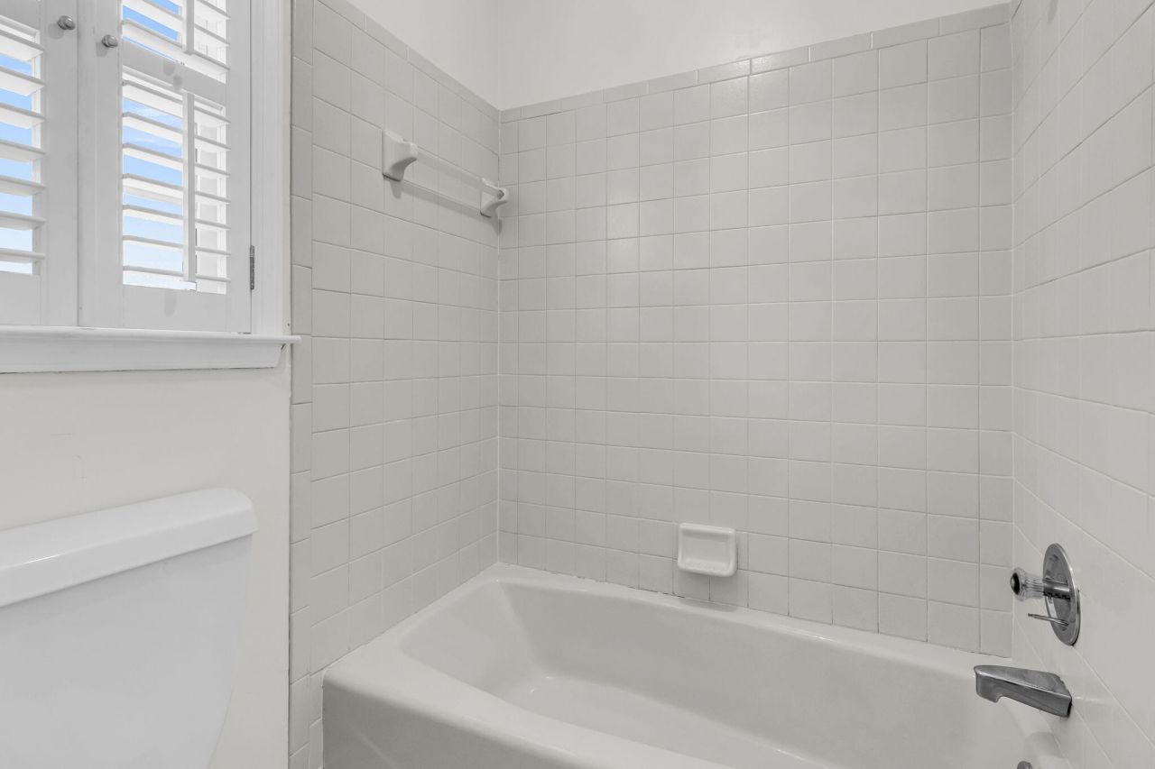 919 Searle Court Photo 12