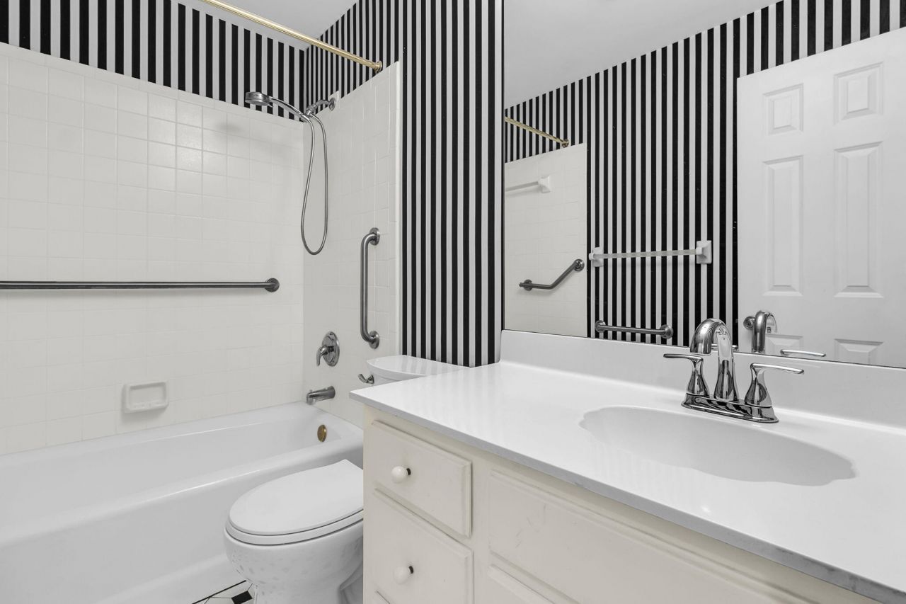 919 Searle Court Photo 13