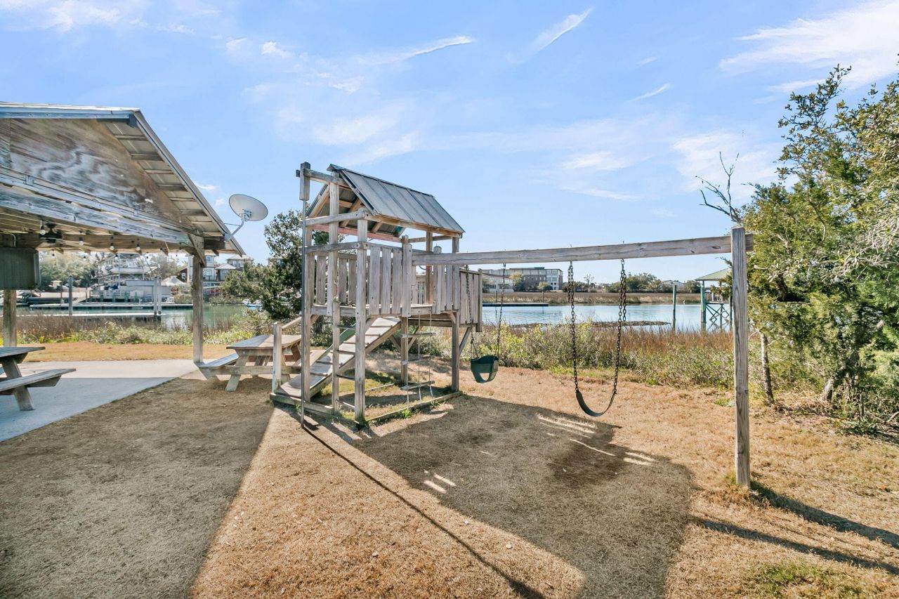 919 Searle Court Photo 14