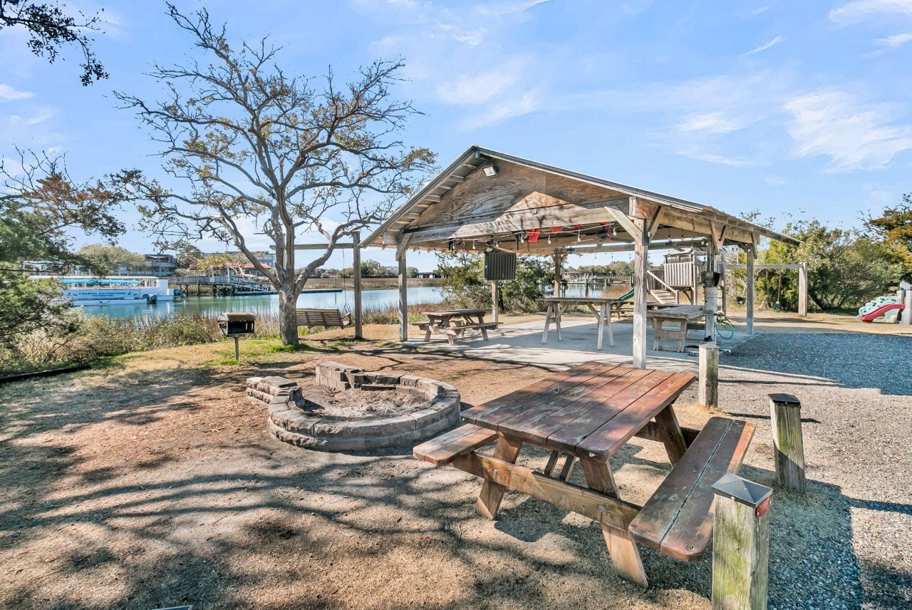 919 Searle Court Photo 15