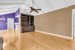 919 Searle Court photo 4