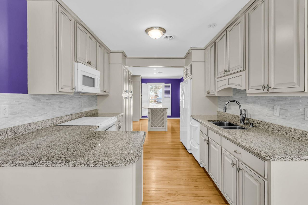 919 Searle Court Photo 6