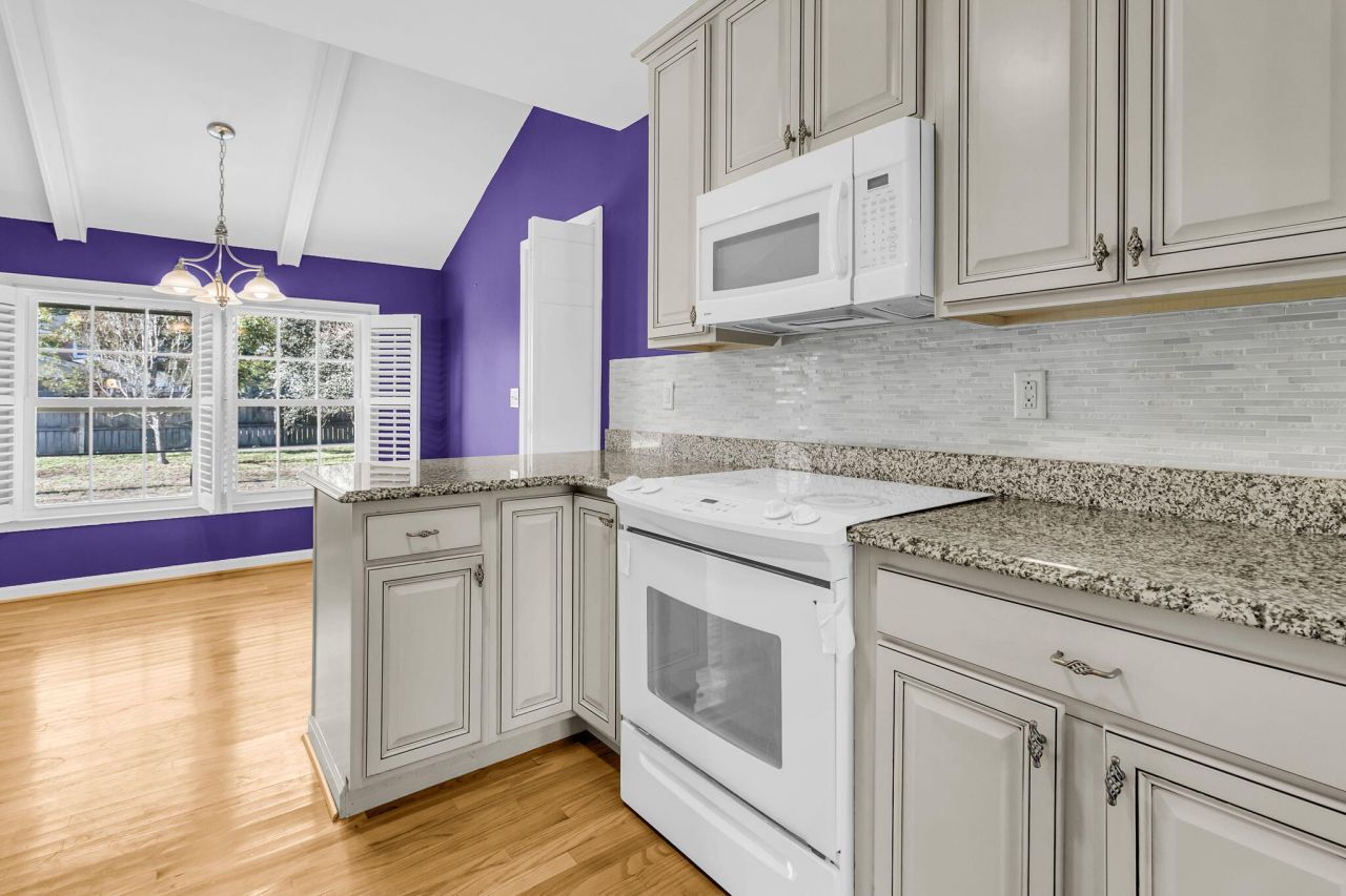 919 Searle Court Photo 7