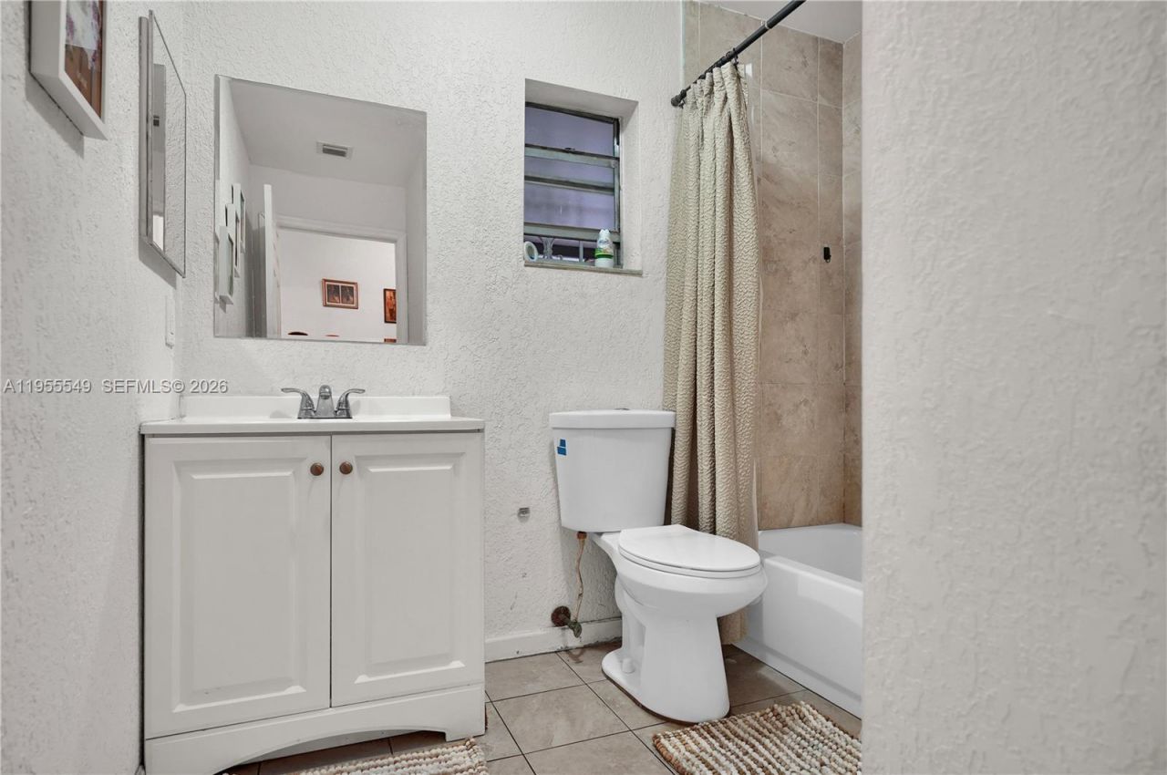 19897 NW 62nd Ave, Hialeah, FL 33015 Photo