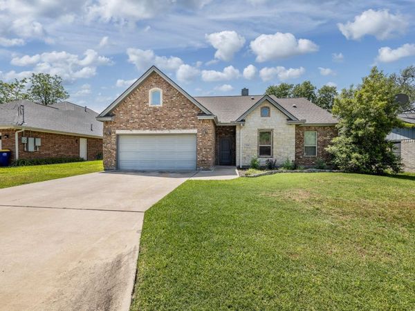 1338 Donovan ST, Gonzales, TX 78629