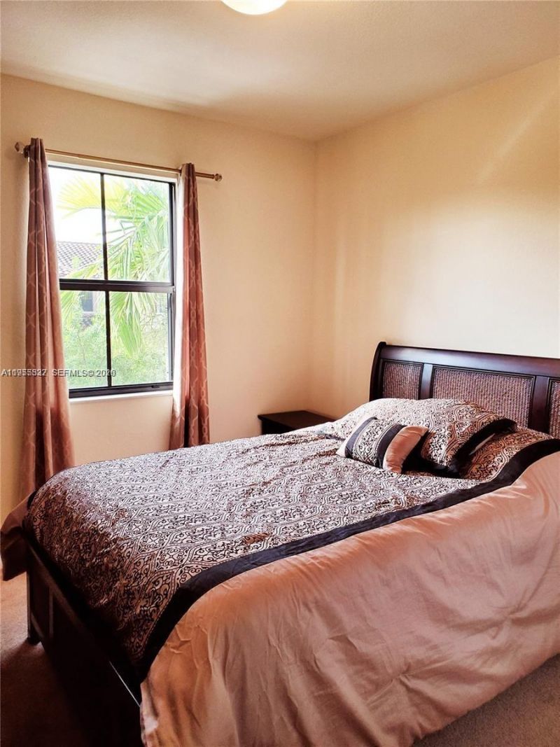 3353 W 91st Ter, Hialeah, FL 33018 Photo