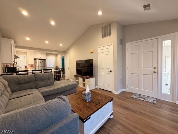 8 Troon Ter, Clinton, NJ 08801