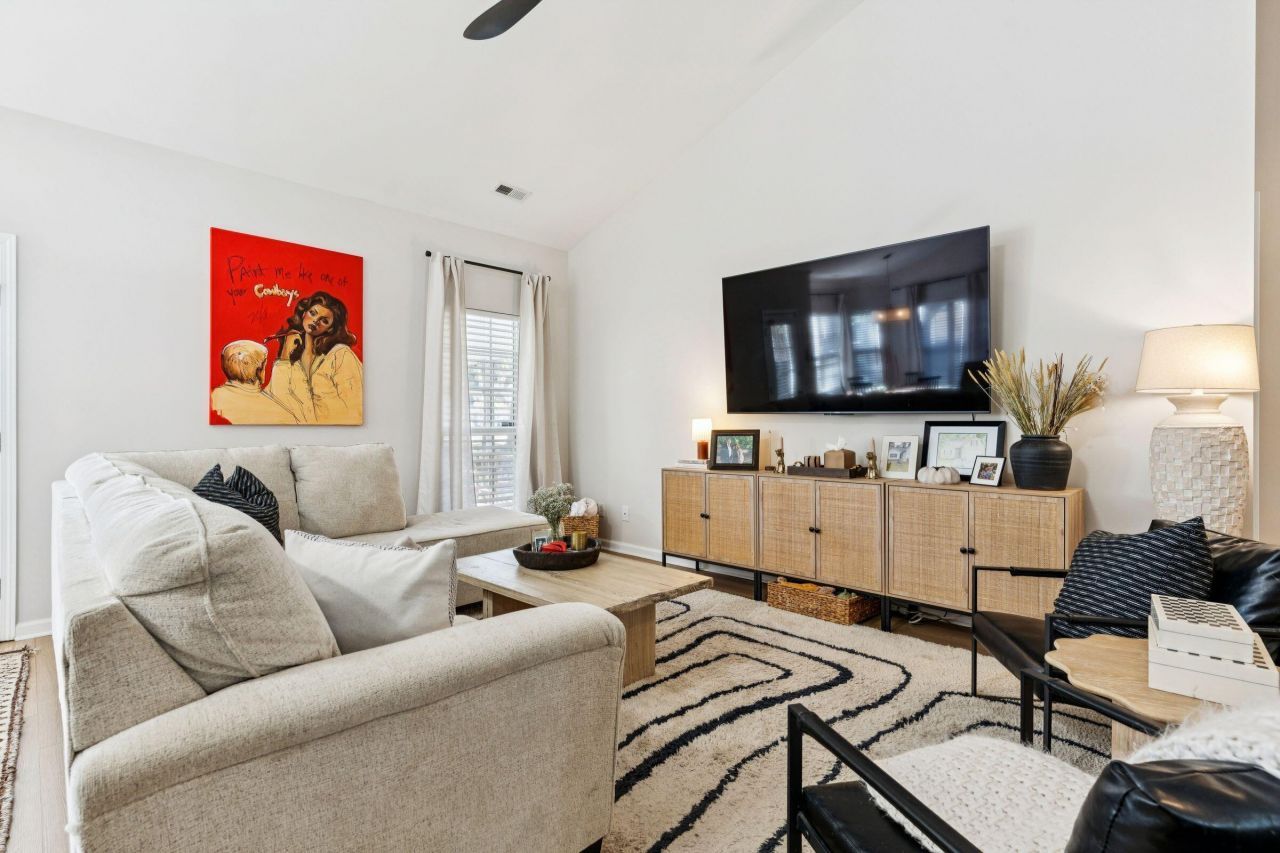 8657 Coppergrove Drive Photo 6