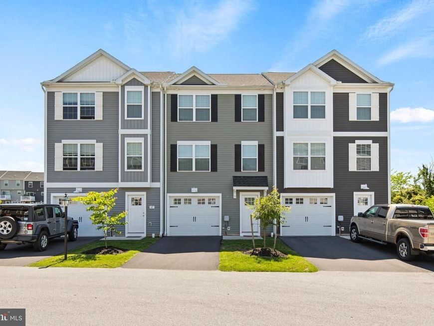 2608 Maplewood Cir, Harrisburg, PA 17110 Main Photo