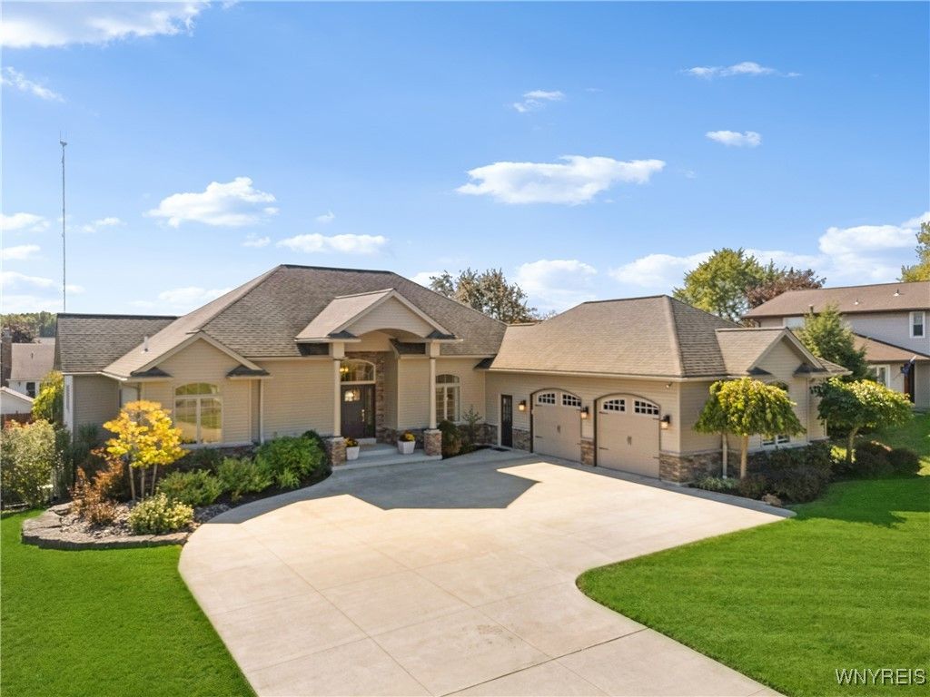 960 Foxcroft Road, Grand Island, NY 14072 Main Photo