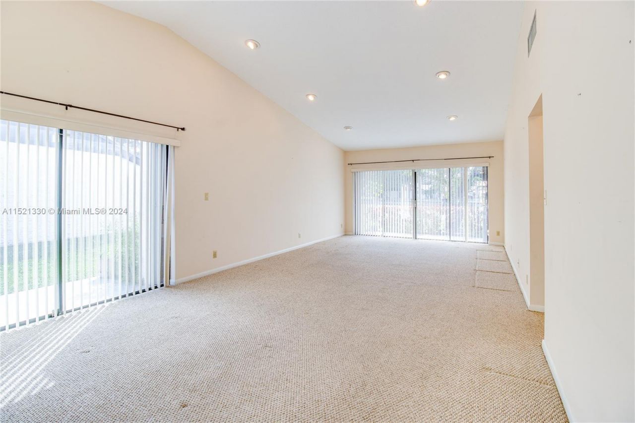 6343 W Pinehurst Circle W, Unit D36, Tamarac, FL 33321 Photo
